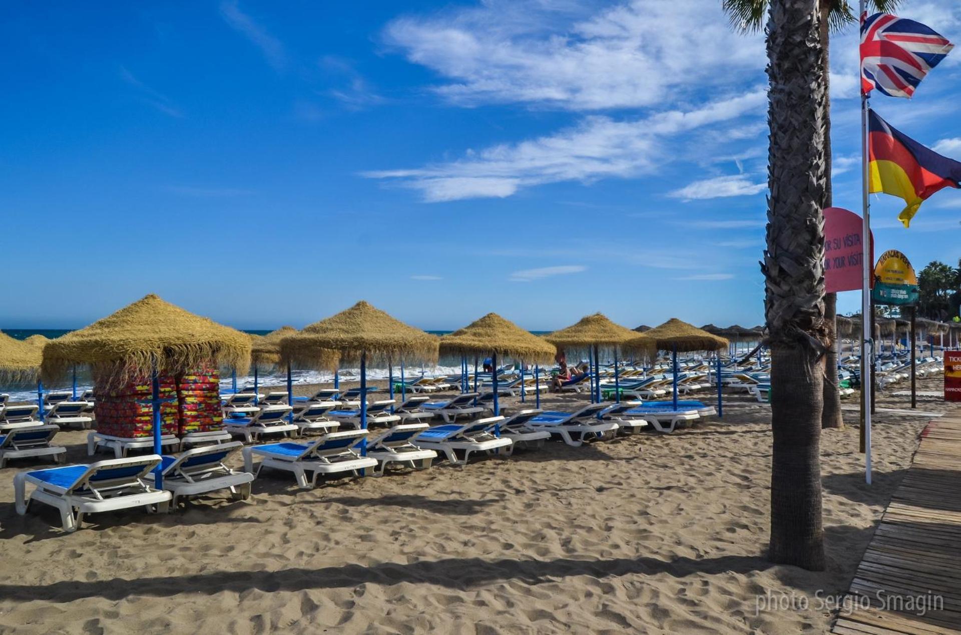 Los Patos I Apartamentos - Segunda Linea De Playa - Parking Gratis - Piscina ベナルマデナ エクステリア 写真